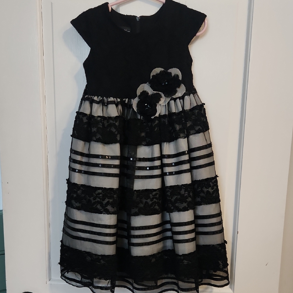 Isobella & Chloe Black and Cream Floral Dress
